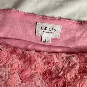 Le Lis 3D flower cropped top with side zipper closure.